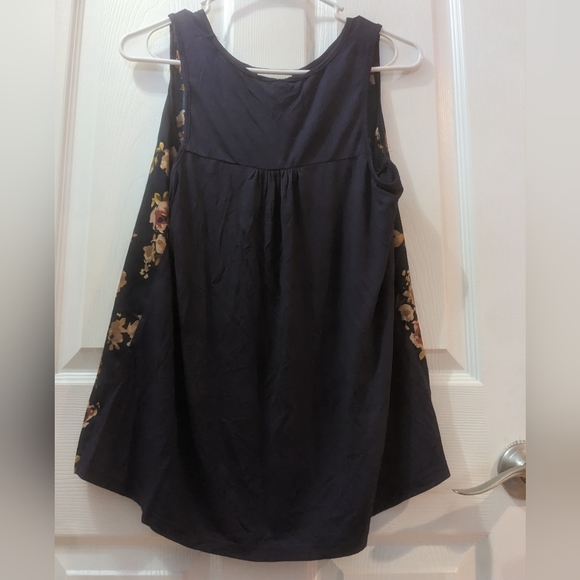 41 Hawthorne Sleeveless Blouse - Picture 3 of 4